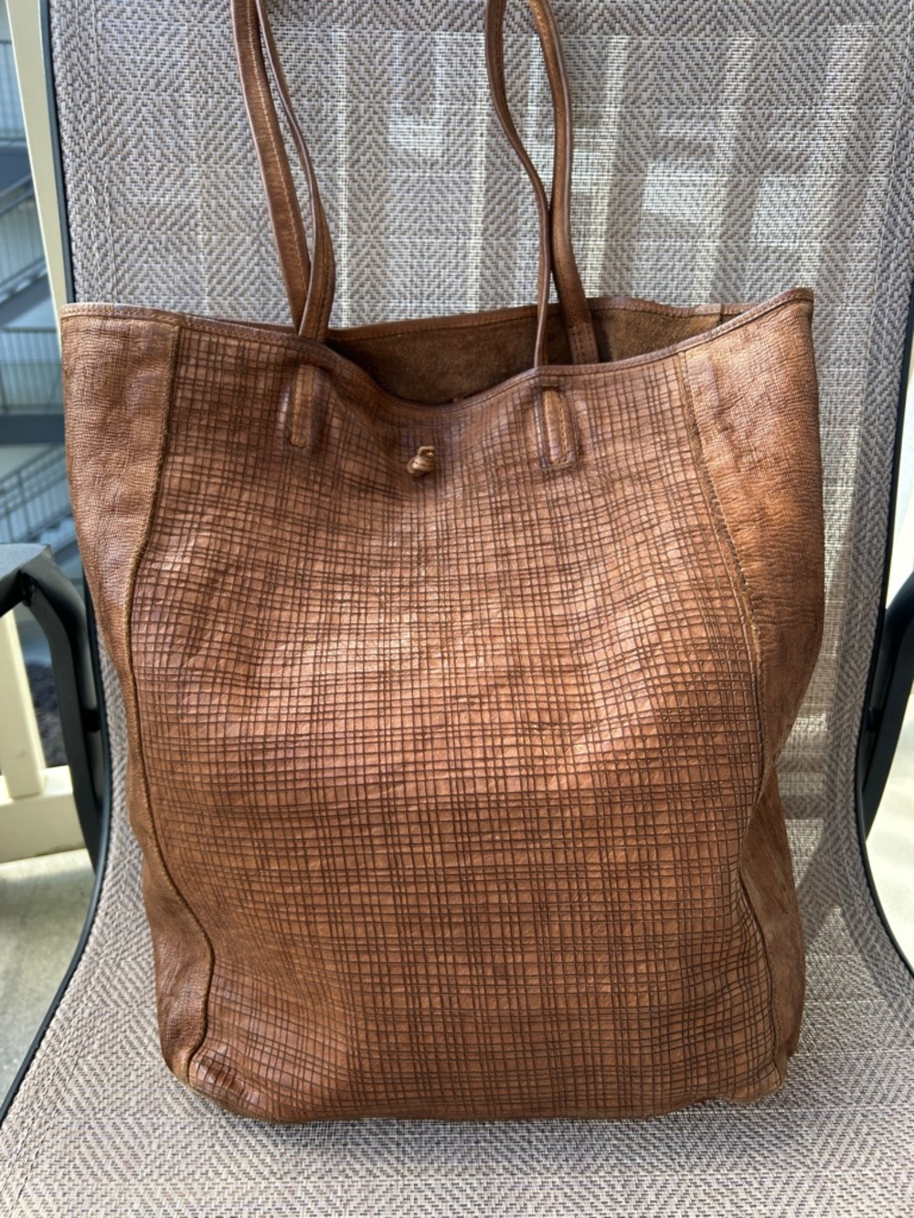 CAMILA’S rich Brown textured Leather Tote Spacious Everyday Carry. Suede lining
